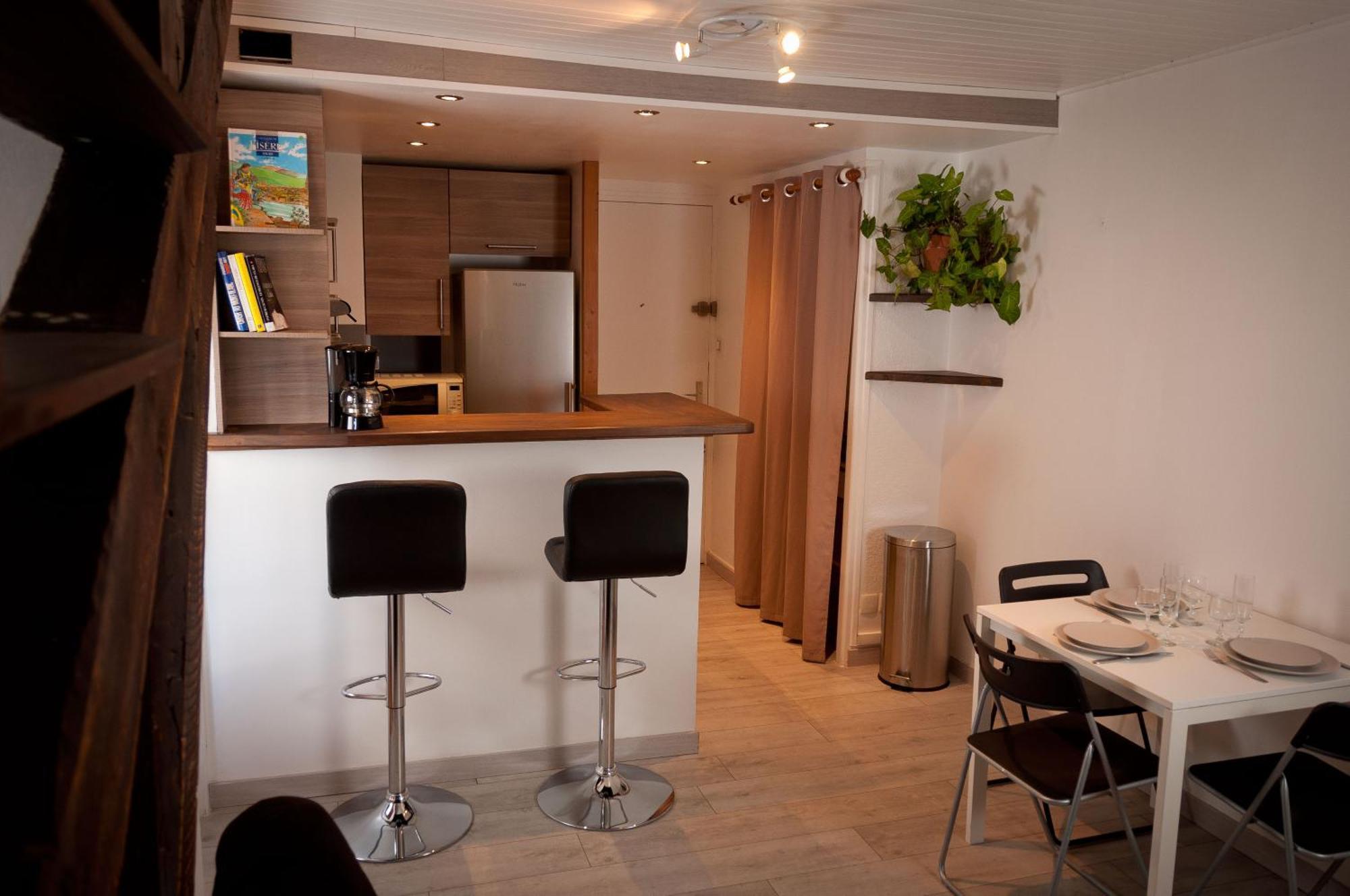Le T2 Douillet D'Uriage - Residence Le Louvre - Cure Thermale Uriage- Proche Chamrousse - Jusqu'A 3 Personnes - Region Agreable En Toute Saison Vaulnaveys-le-Haut Ngoại thất bức ảnh